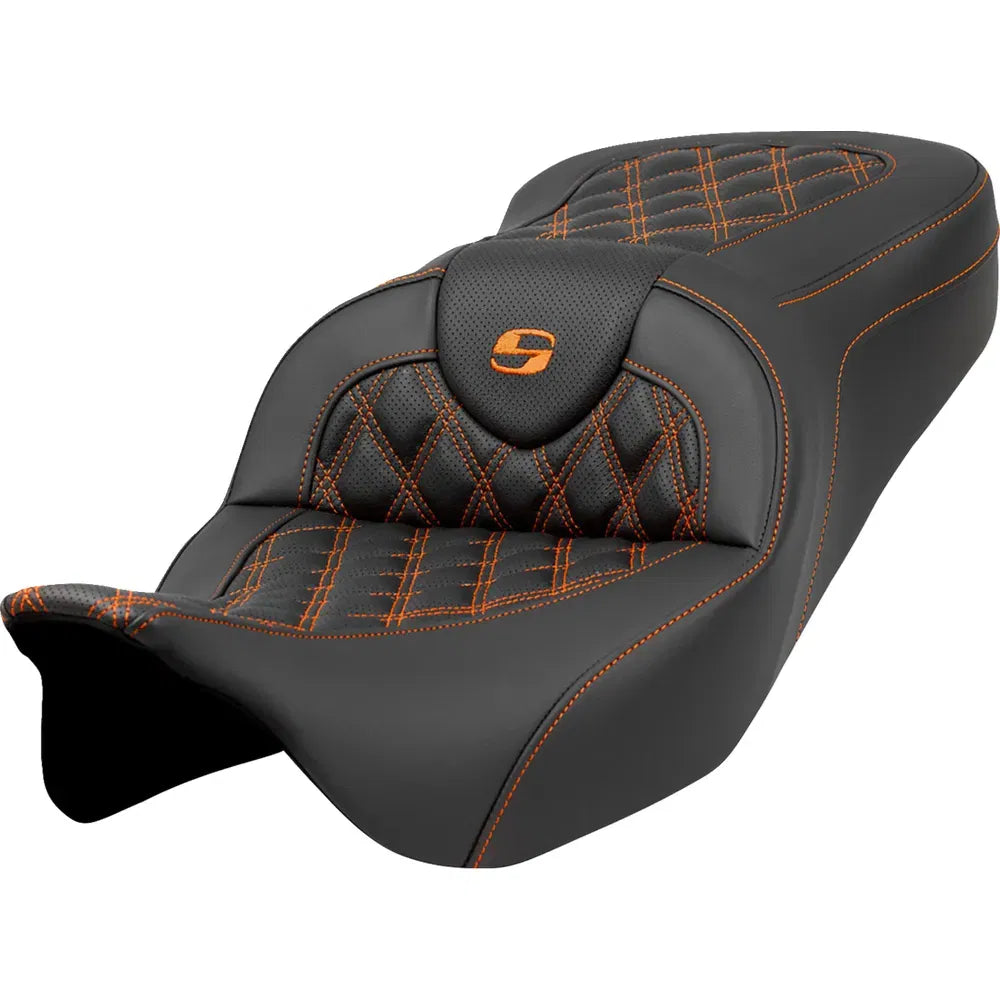Asiento Roadsofa™ con costura de celosía - Asiento Roadsofa™ - Costura de celosía - Costura naranja - sin respaldo - FLH/FLT '08-'23