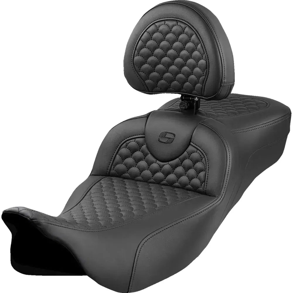 Asiento Dragon Scale Stitch RoadSofa™ - Asiento de alcance extendido Roadsofa™ - Dragon Scale Stitch - Punto negro - con respaldo - FLH/FLT '08-'24