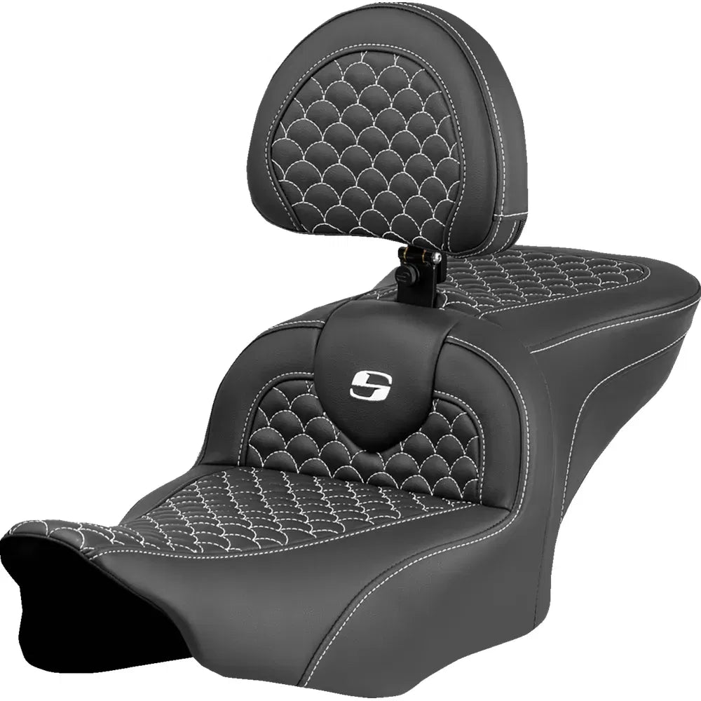 Asiento Dragon Scale Stitch RoadSofa™ - Asiento Roadsofa™ - Dragon Scale Stitch - Punto blanco - con respaldo - FLTR/FLHX '23-'24