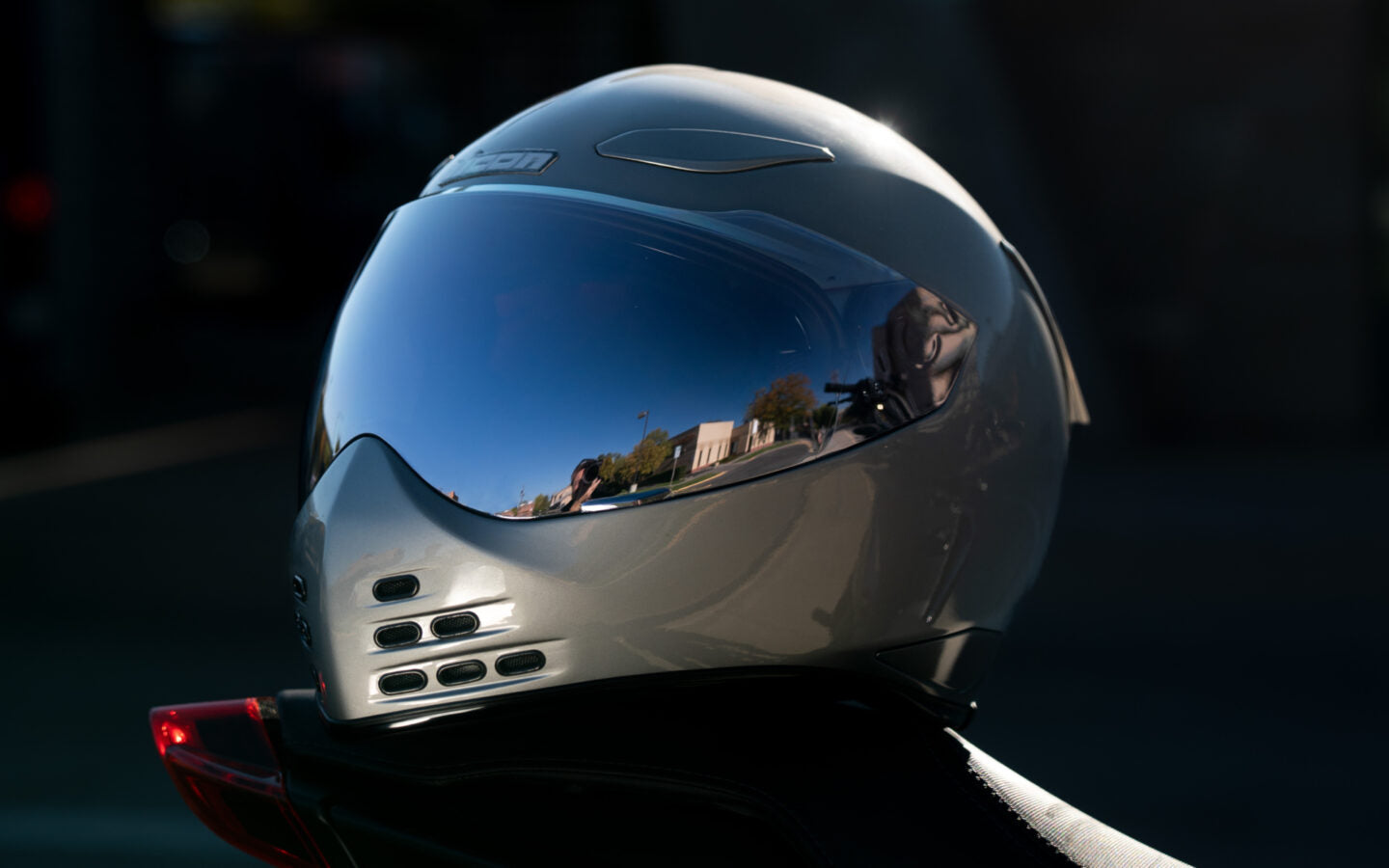 Casco ICON Domain Cornelius - Plata