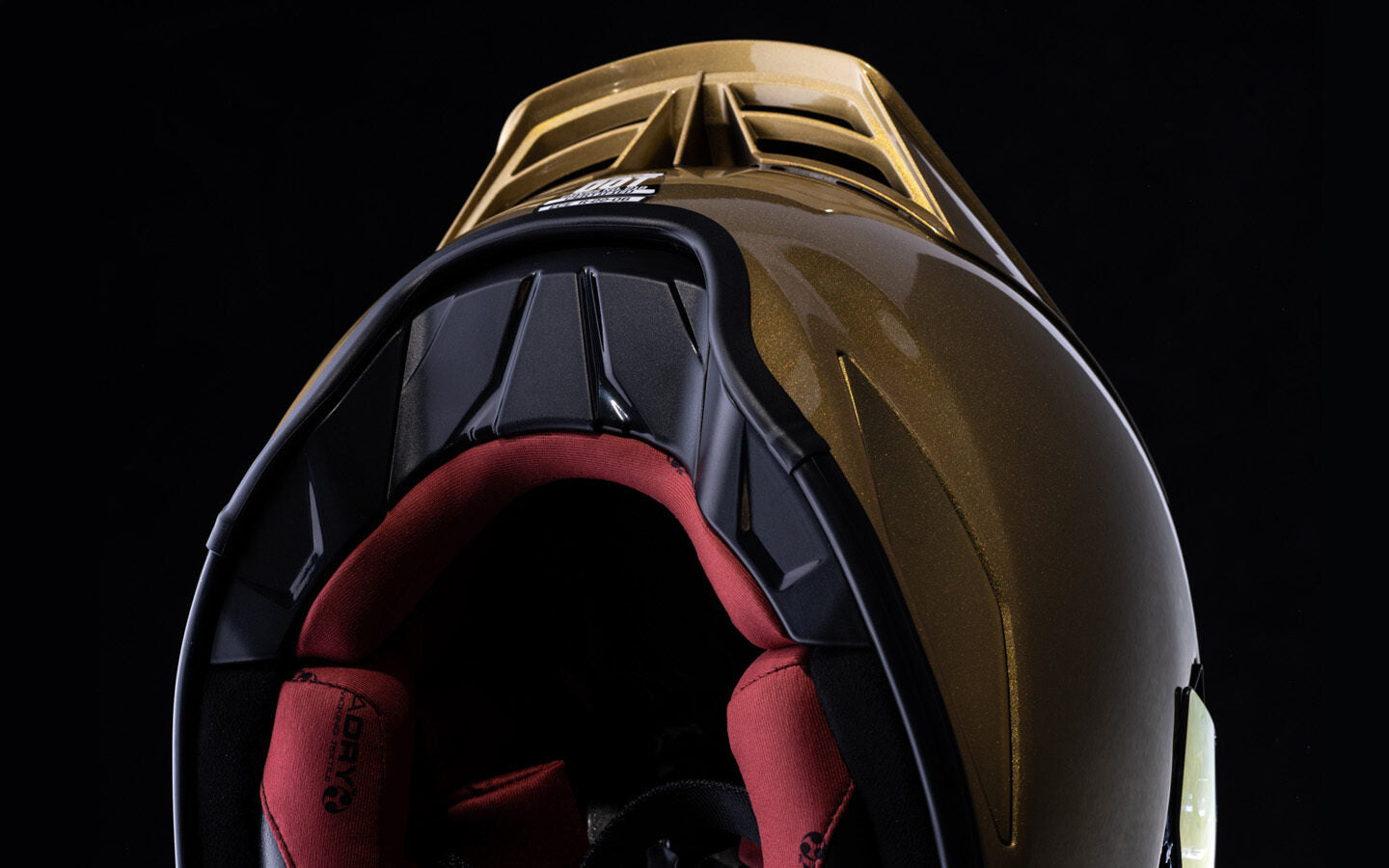 Casco ICON Domain Cornelius - Oro