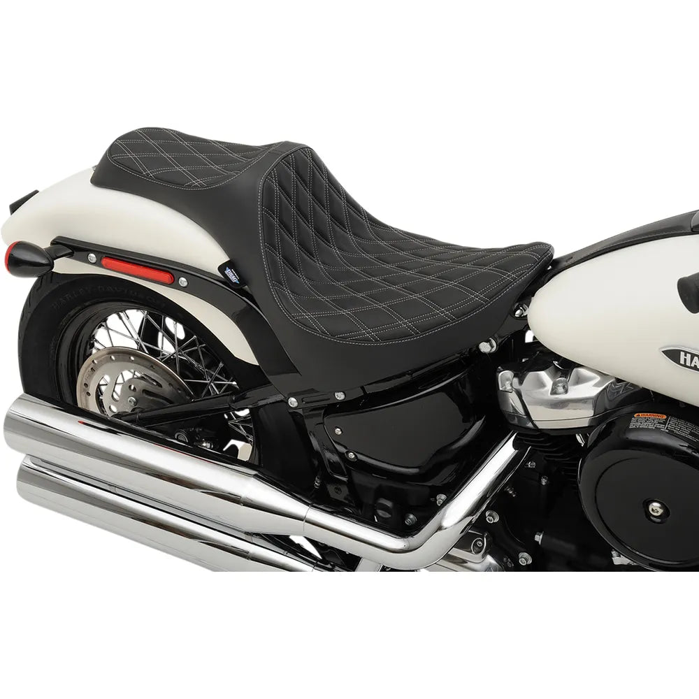 Predator III Seat - Double Diamond - Silver Thread -Softail