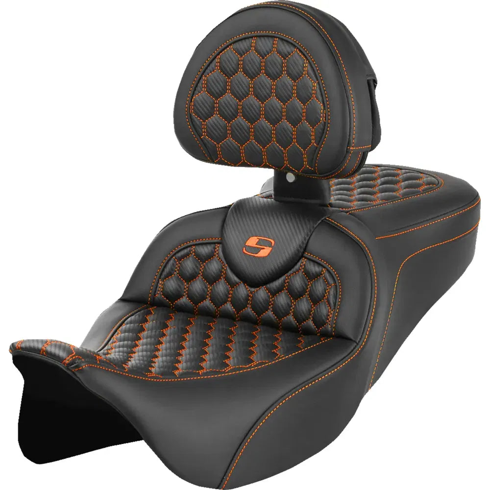 Asiento Honeycomb Roadsofa™ - Asiento RoadSofa™ - Honeycomb - Costura naranja - con respaldo - FLH/FLT '08-'23