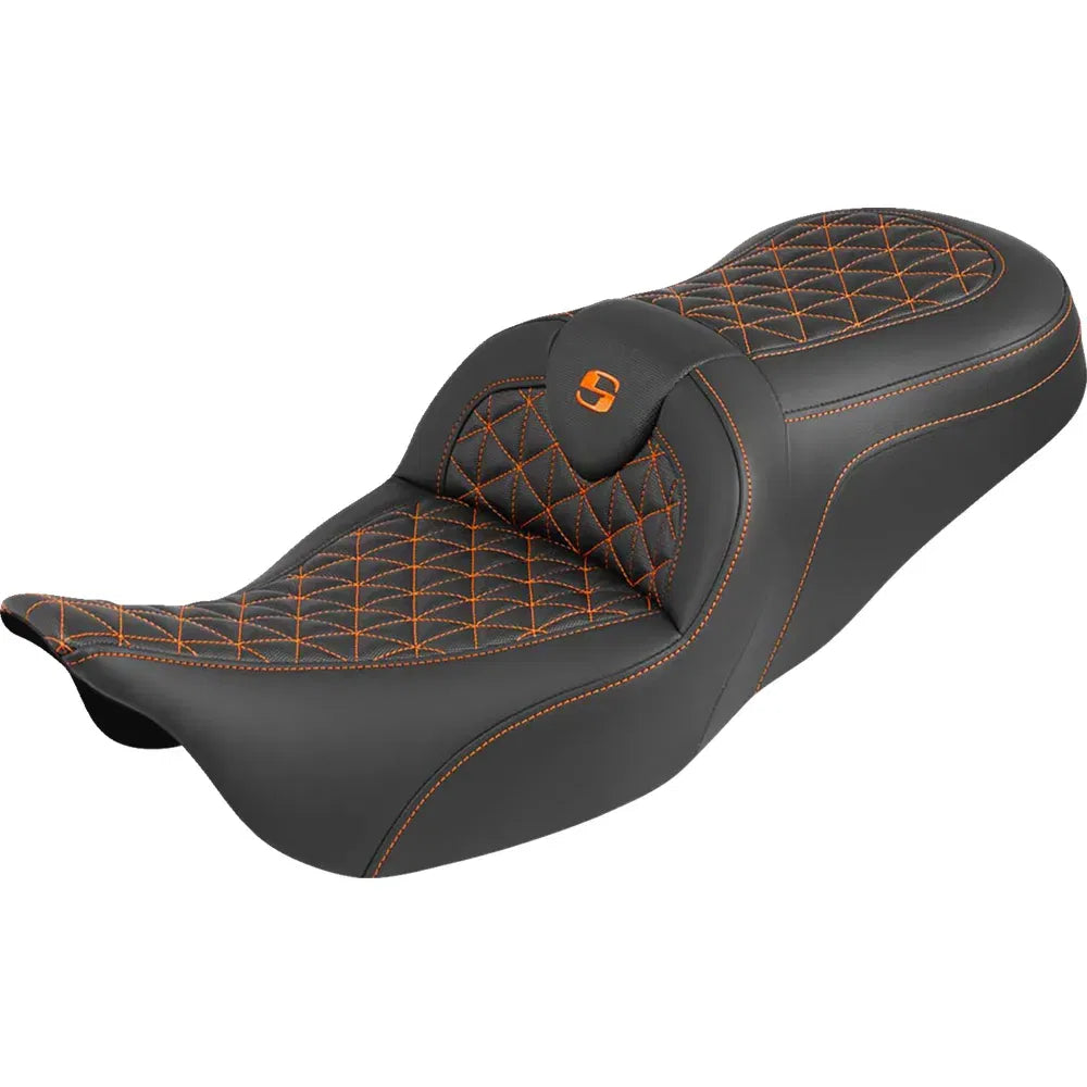 Asiento RoadSofa™ Tri Gripper - Asiento RoadSofa™ Tri Gripper - Alcance estándar - Costura naranja - sin respaldo - FLH/FLT '08-'25