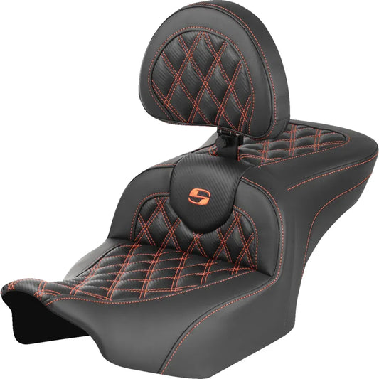 Asiento Roadsofa™ con costura de celosía - Asiento RoadSofa™ - con respaldo - Fibra de carbono - Costura de celosía - Costura naranja - FLTR/FLHX '23-'24
