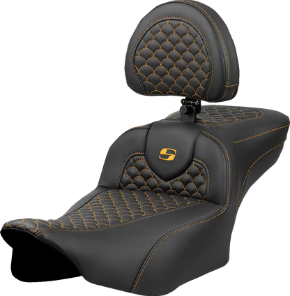Asiento Dragon Scale Stitch RoadSofa™ - Asiento de alcance extendido Roadsofa™ - Dragon Scale Stitch - Punto dorado - con respaldo - FLTR/FLHX '23-'24