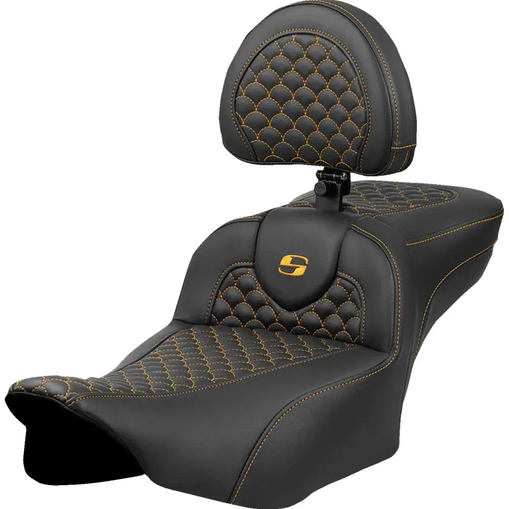 Asiento Dragon Scale Stitch RoadSofa™ - Asiento de alcance extendido Roadsofa™ - Dragon Scale Stitch - Punto dorado - con respaldo - FLTR/FLHX '23-'24