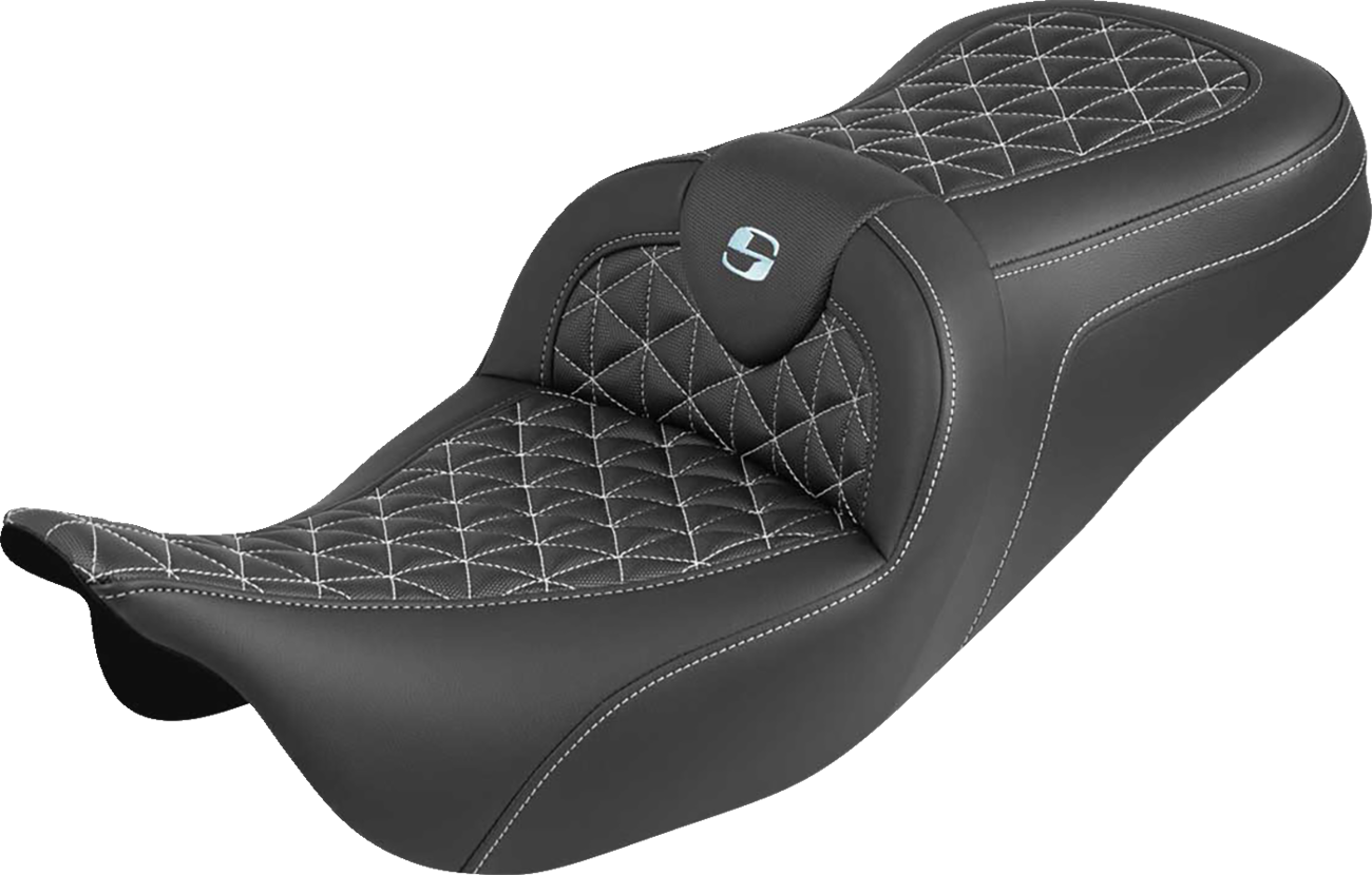 Asiento RoadSofa™ Tri Gripper - Asiento RoadSofa™ Tri Gripper - Alcance estándar - Costura plateada - sin respaldo - FLH/FLT '08-'25