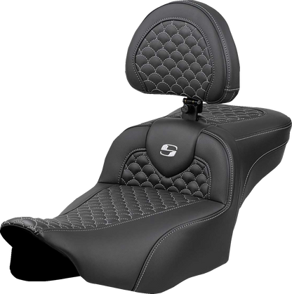 Asiento Dragon Scale Stitch RoadSofa™ - Asiento de alcance extendido Roadsofa™ - Dragon Scale Stitch - Punto plateado - con respaldo - FLT/FLH '23-'24