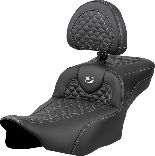 Asiento Dragon Scale Stitch RoadSofa™ - Asiento de alcance extendido Roadsofa™ - Dragon Scale Stitch - Punto plateado - con respaldo - FLT/FLH '23-'24