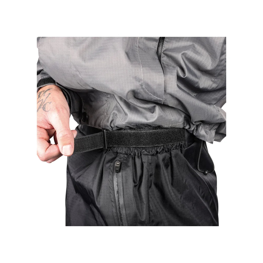Pantalones de lluvia misión
