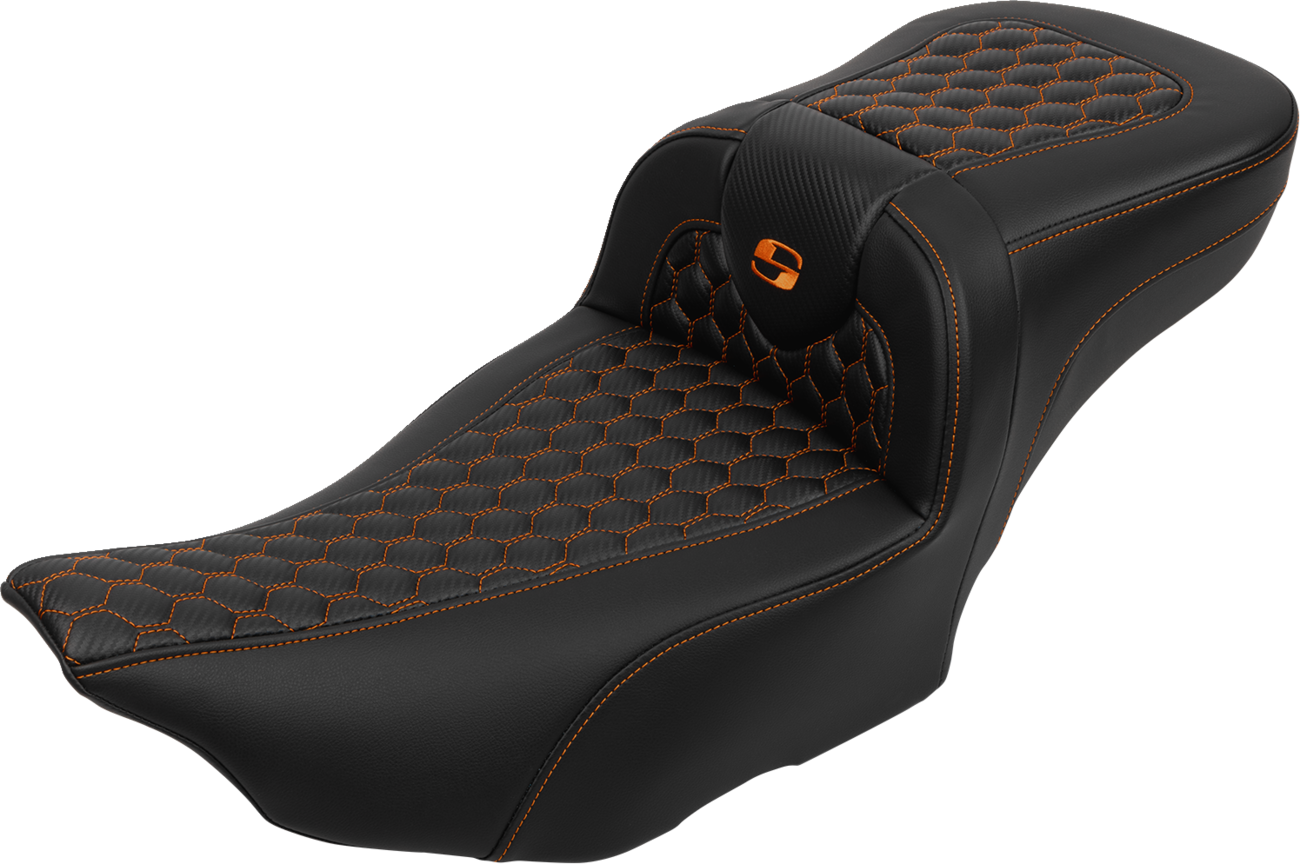 Asiento de alcance extendido Roadsofa™ - Asiento de alcance extendido Roadsofa™ - con respaldo - Panal - Puntada naranja - FLTR/FLHX '23-'24
