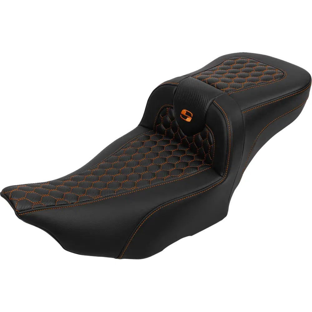 Asiento de alcance extendido Roadsofa™ - Asiento de alcance extendido Roadsofa™ - con respaldo - Panal - Puntada naranja - FLTR/FLHX '23-'24