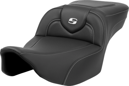 Asiento de fibra de carbono de alcance extendido Roadsofa™ - Asiento de alcance extendido Roadsofa™ - Fibra de carbono - Costura plateada/Logotipo plateado - sin respaldo - FL '23-'24