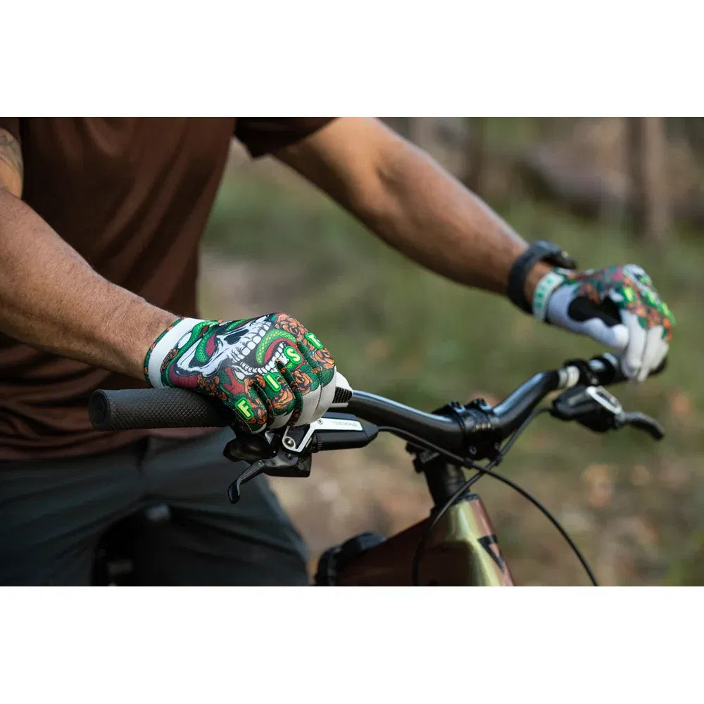 Guantes venenosos atados