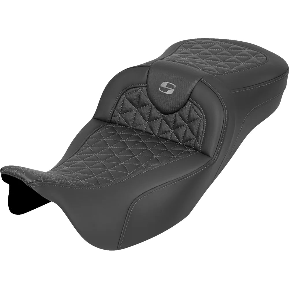 Asiento RoadSofa™ Tri Gripper - Asiento RoadSofa™ Tri Gripper - Alcance extendido - Costura gris - sin respaldo - FLH/FLT '08-'25