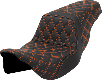 Asiento subido con costura de celosía - Asiento subido con costura de celosía - Puntada naranja - FLH/FLT '08-'23