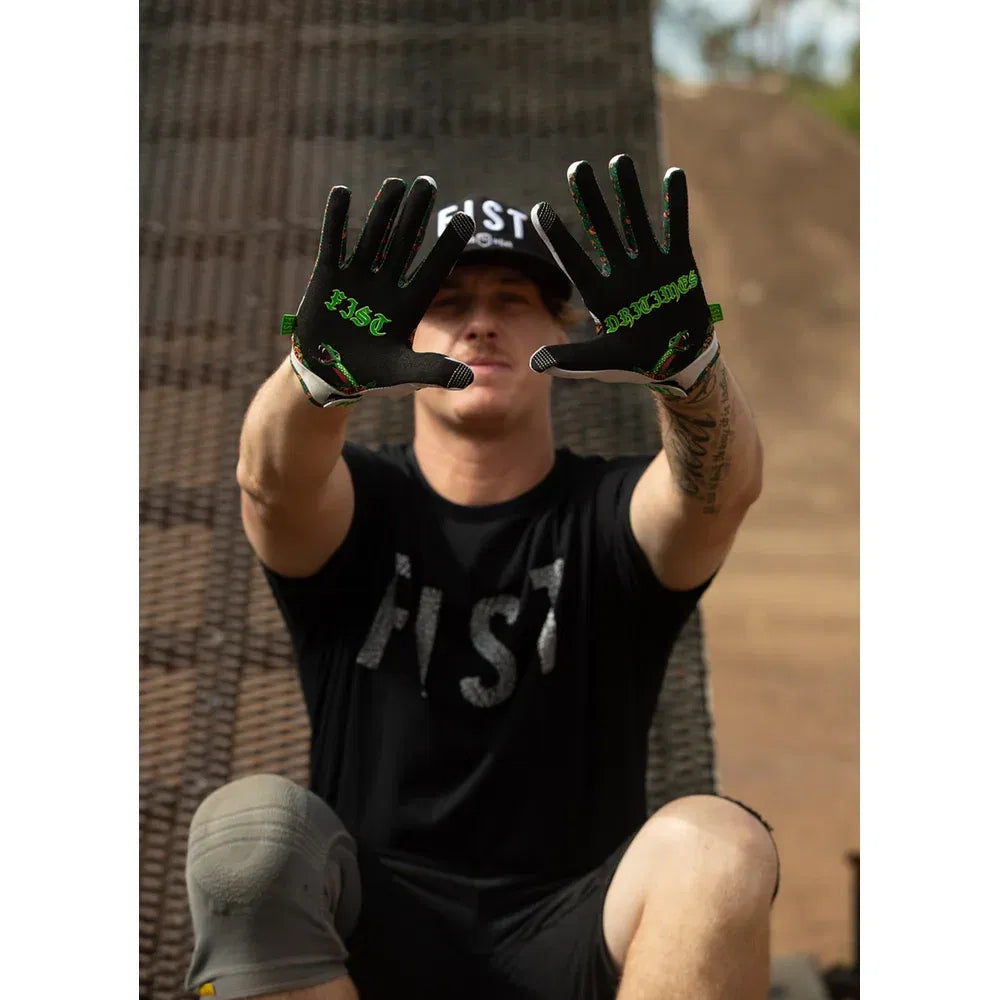 Guantes venenosos atados