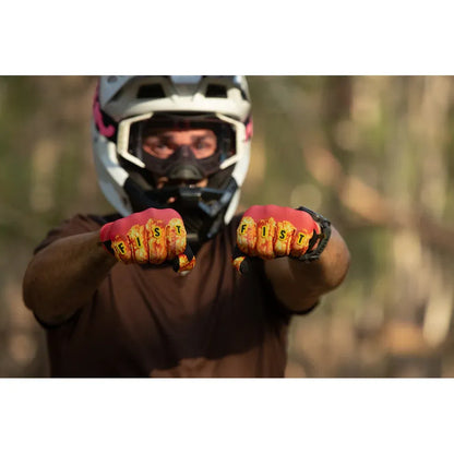 Guantes con dedos de pollo atados