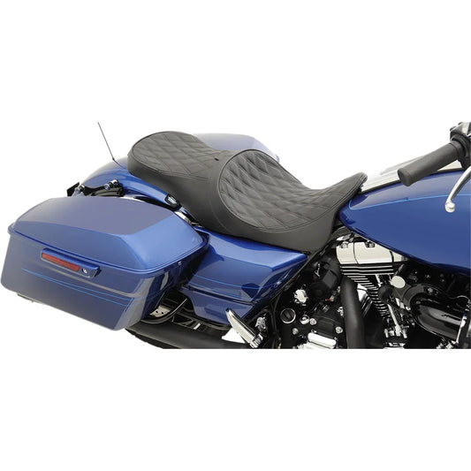 Asiento touring de cuero de perfil bajo para 2 personas, posicionado hacia adelante