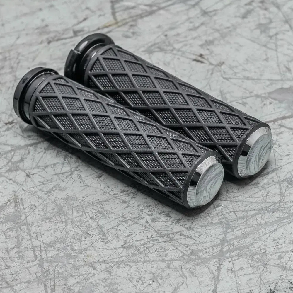 Puños ARLEN NESS Diamante Cable - Negro/Cromo/Dorado - 1"