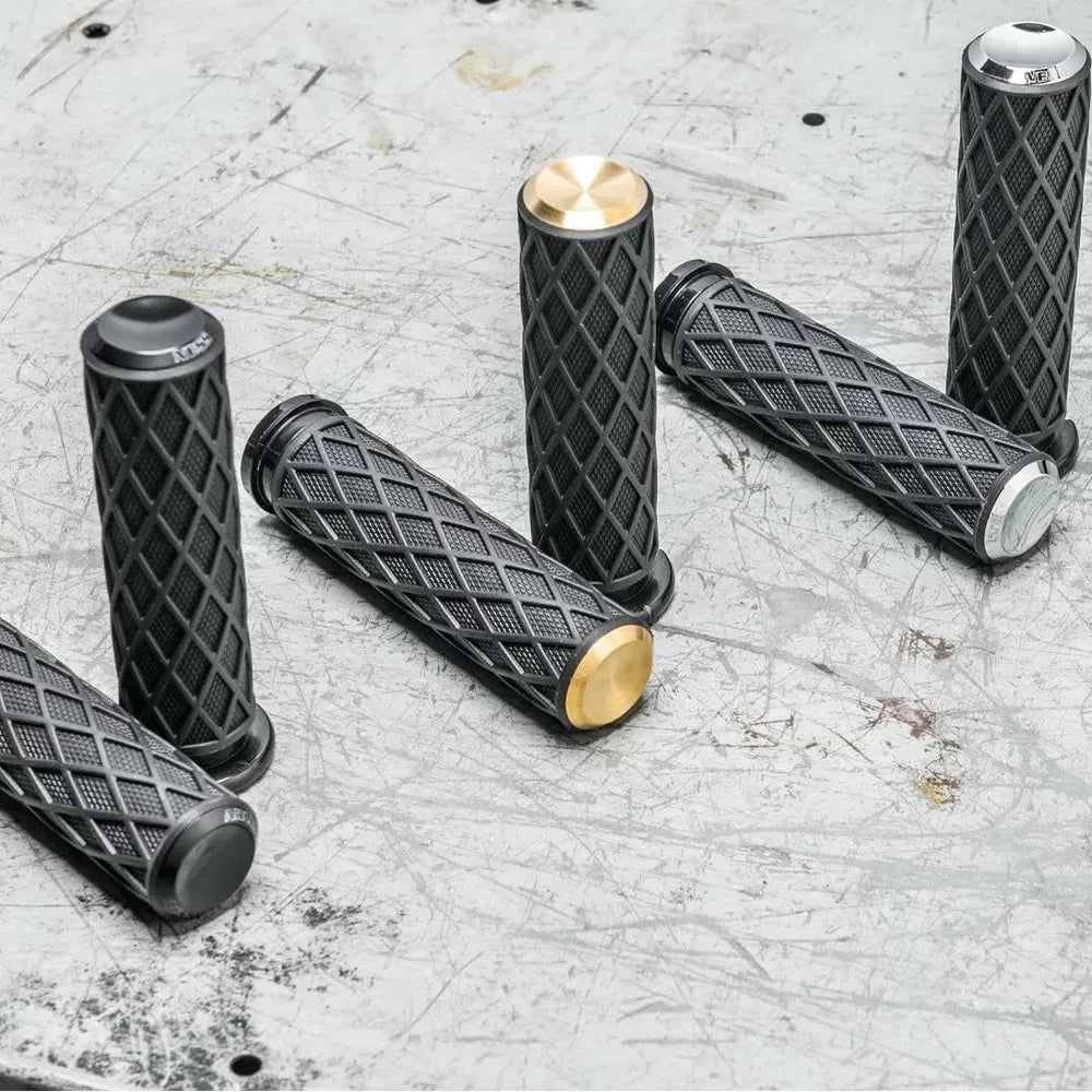 Puños ARLEN NESS Diamante Cable - Negro/Cromo/Dorado - 1"