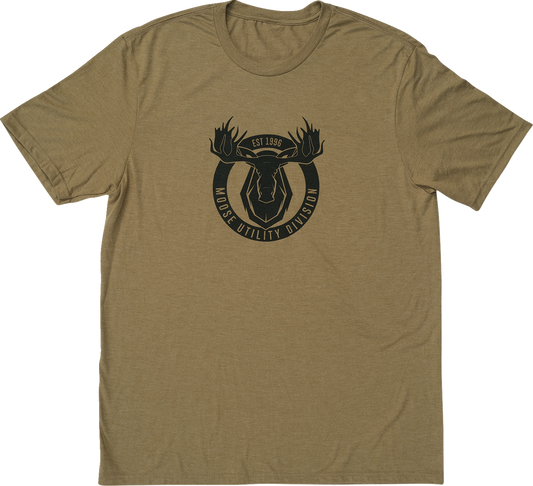 Camiseta con insignia MUD