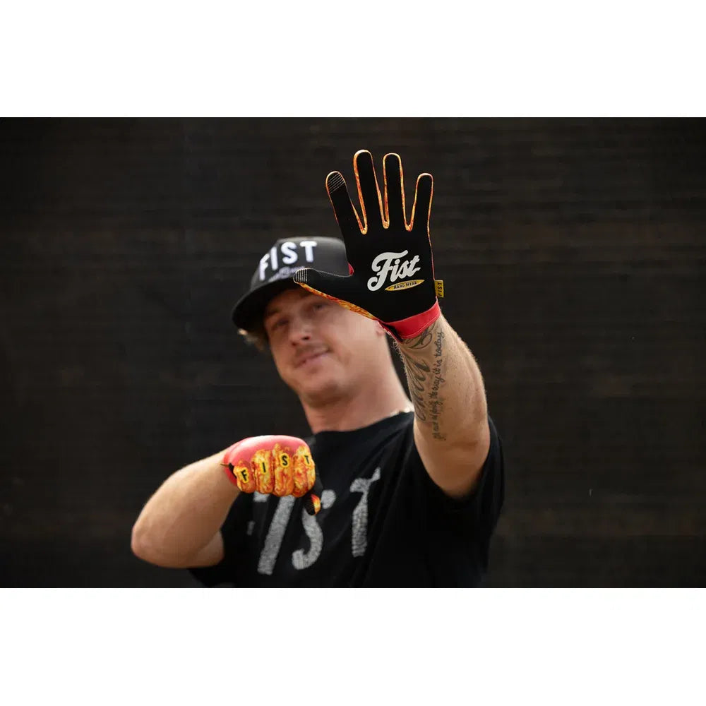 Guantes con dedos de pollo atados