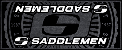 Tapete Saddlemen Logo 78.5" X 31.5"