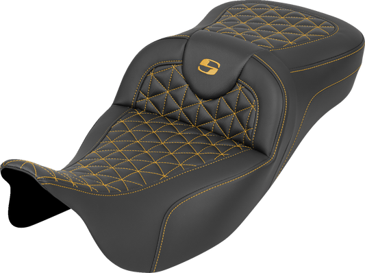 Asiento RoadSofa™ Tri Gripper - Asiento RoadSofa™ Tri Gripper - Alcance extendido - Costura dorada - sin respaldo - FLH/FLT '08-'25