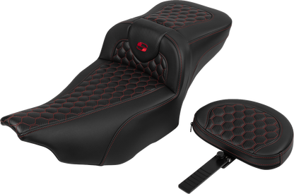 Asiento de alcance extendido Roadsofa™ - Asiento de alcance extendido Roadsofa™ - con respaldo - Panal - Puntada roja - FLTR/FLHX '23-'24
