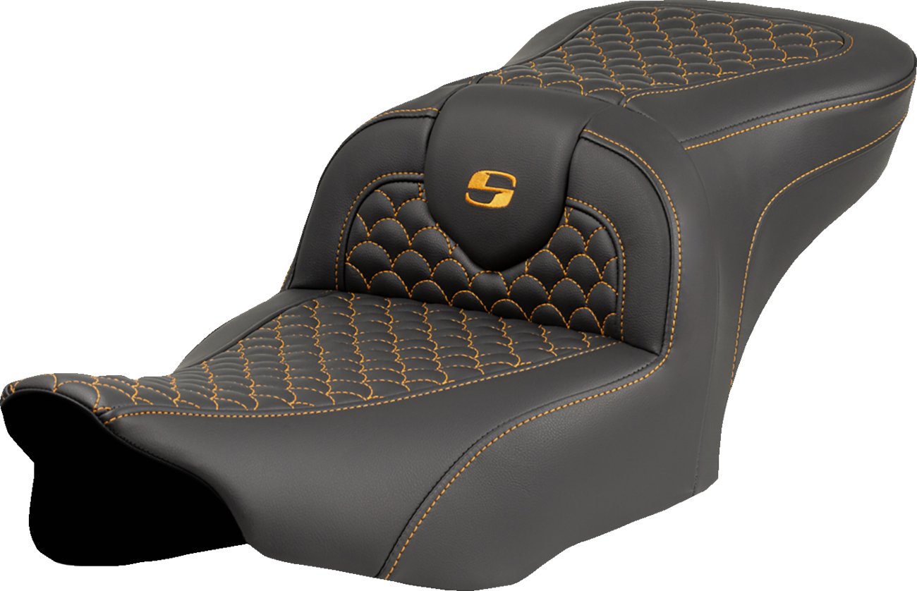 Asiento Dragon Scale Stitch RoadSofa™ - Asiento Roadsofa™ - Dragon Scale Stitch - Punto dorado - sin respaldo - FLTR/FLHX '23-'24