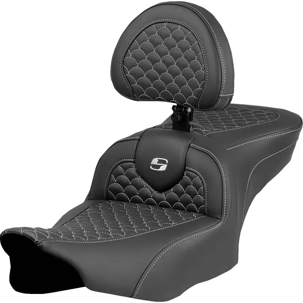 Asiento Dragon Scale Stitch RoadSofa™ - Asiento Roadsofa™ - Dragon Scale Stitch - Punto plateado - con respaldo - FLTR/FLHX '23-'24