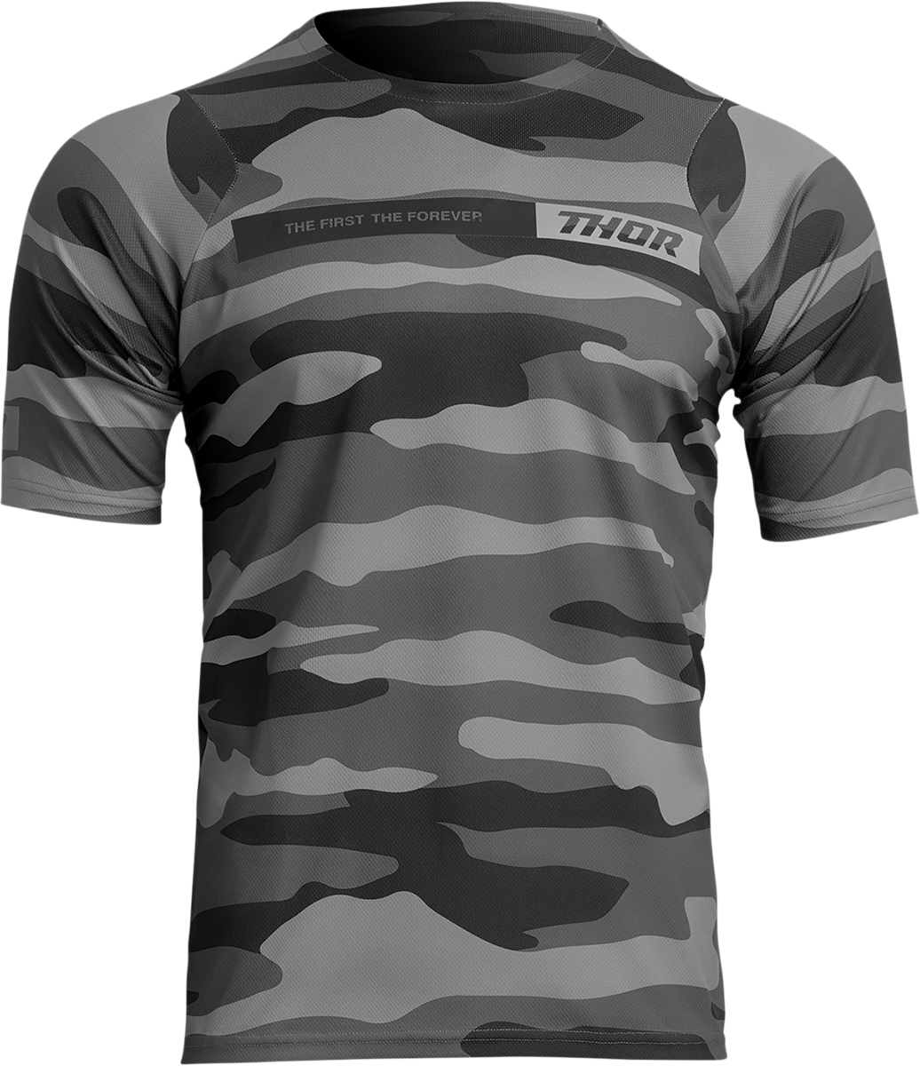 Camiseta de asistencia de manga corta