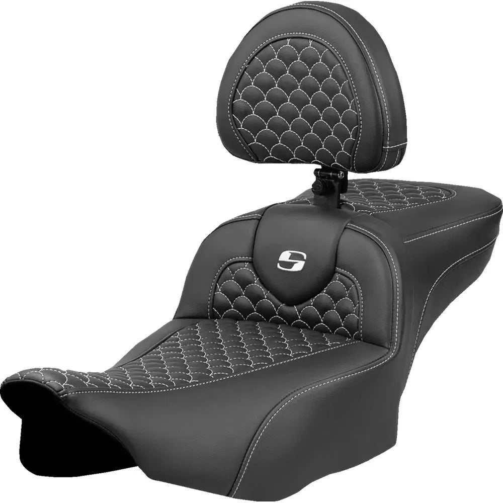 Asiento Dragon Scale Stitch RoadSofa™ - Asiento de alcance extendido Roadsofa™ - Dragon Scale Stitch - Punto blanco - con respaldo - FLTR/FLHX '23-'24