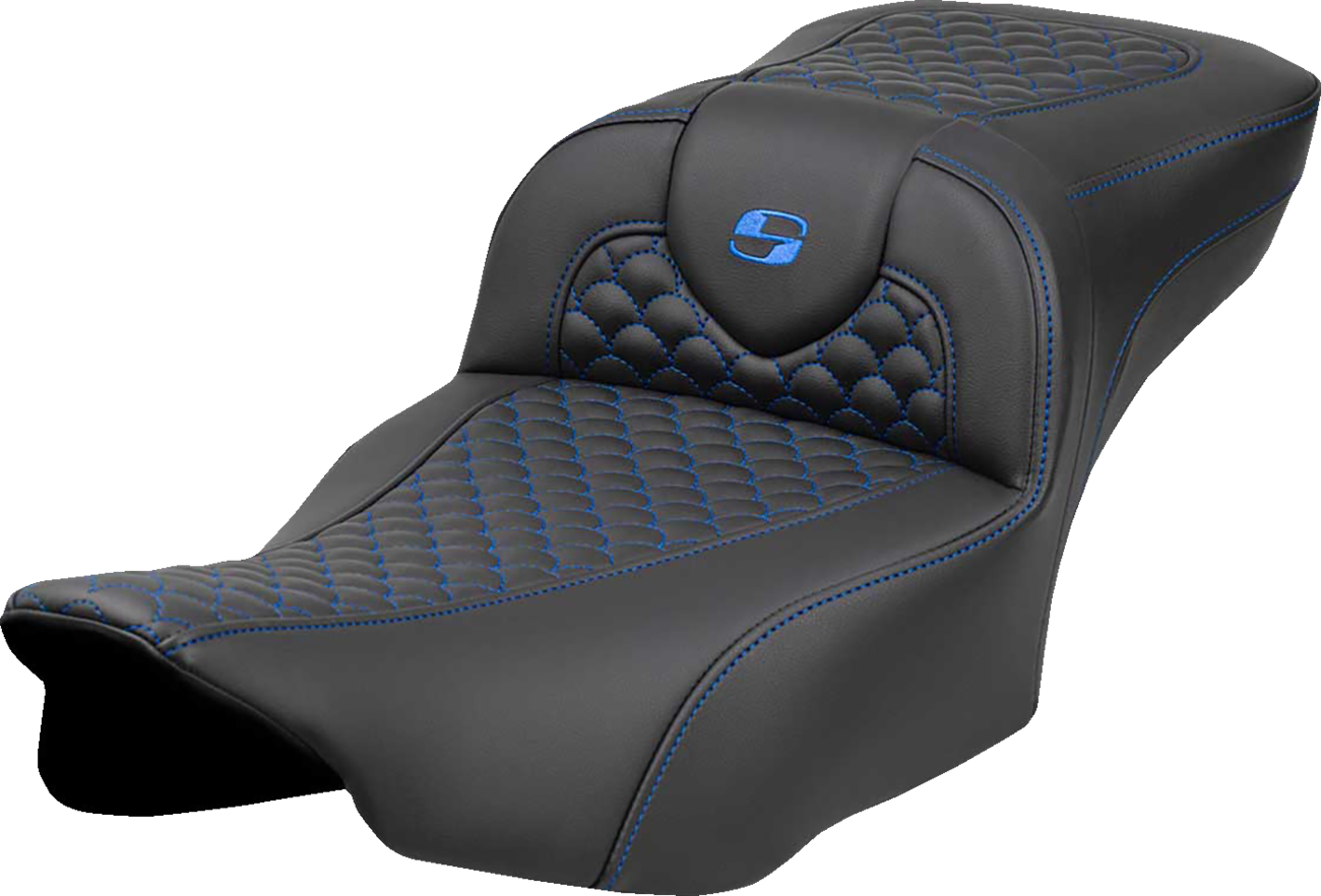 Asiento Dragon Scale Stitch RoadSofa™ - Asiento de alcance extendido Roadsofa™ - Dragon Scale Stitch - Costura azul sin respaldo - FLTR/FLHX '23-'24