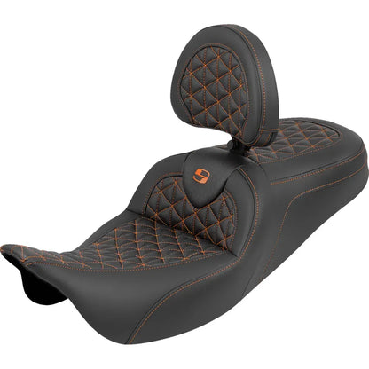 Asiento RoadSofa™ Tri Gripper - Asiento RoadSofa™ Tri Gripper - Alcance estándar - Costura naranja - con respaldo - FLH/FLT '08-'25