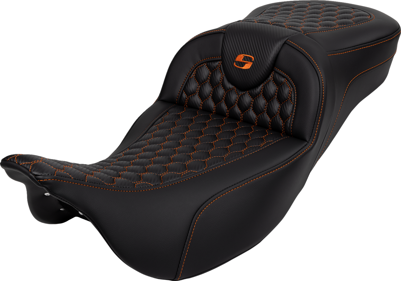 Asiento Honeycomb Roadsofa™ - Asiento RoadSofa™ - Panal - Costura naranja - Alcance extendido - sin respaldo - FLH/FLT '08-'24