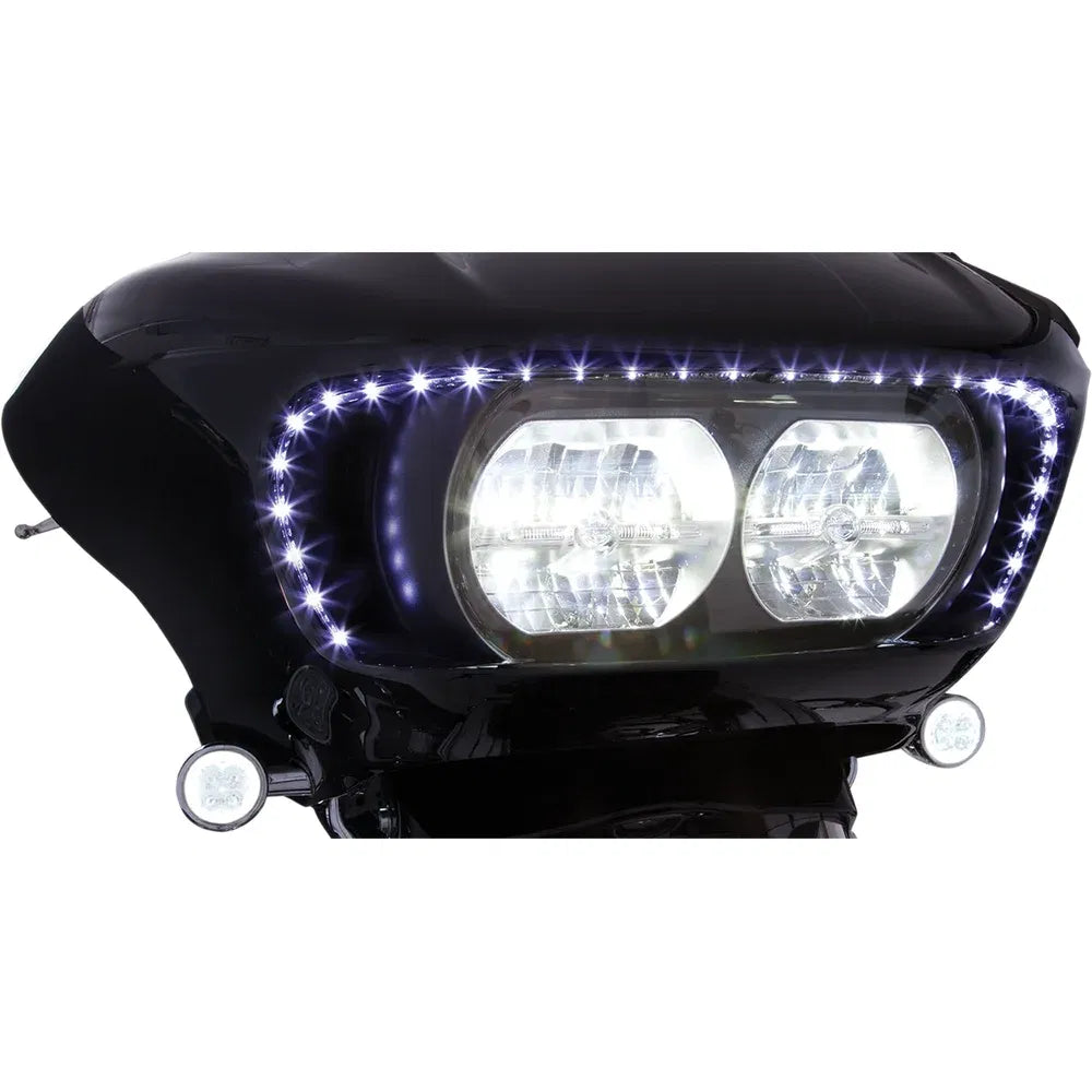 Detalle de carenado con iluminación led road blade™