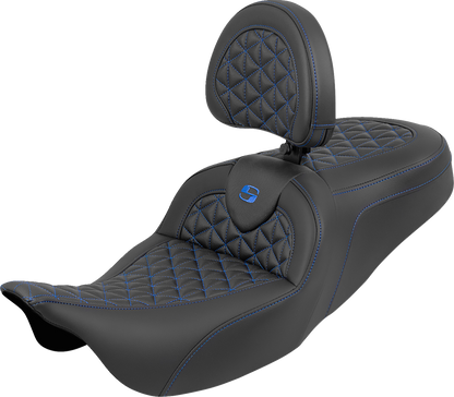 Asiento RoadSofa™ Tri Gripper - Asiento RoadSofa™ Tri Gripper - Alcance estándar - Costura azul - con respaldo - FLH/FLT '08-'25