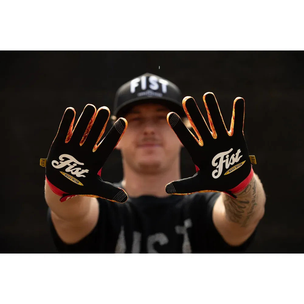 Guantes con dedos de pollo atados