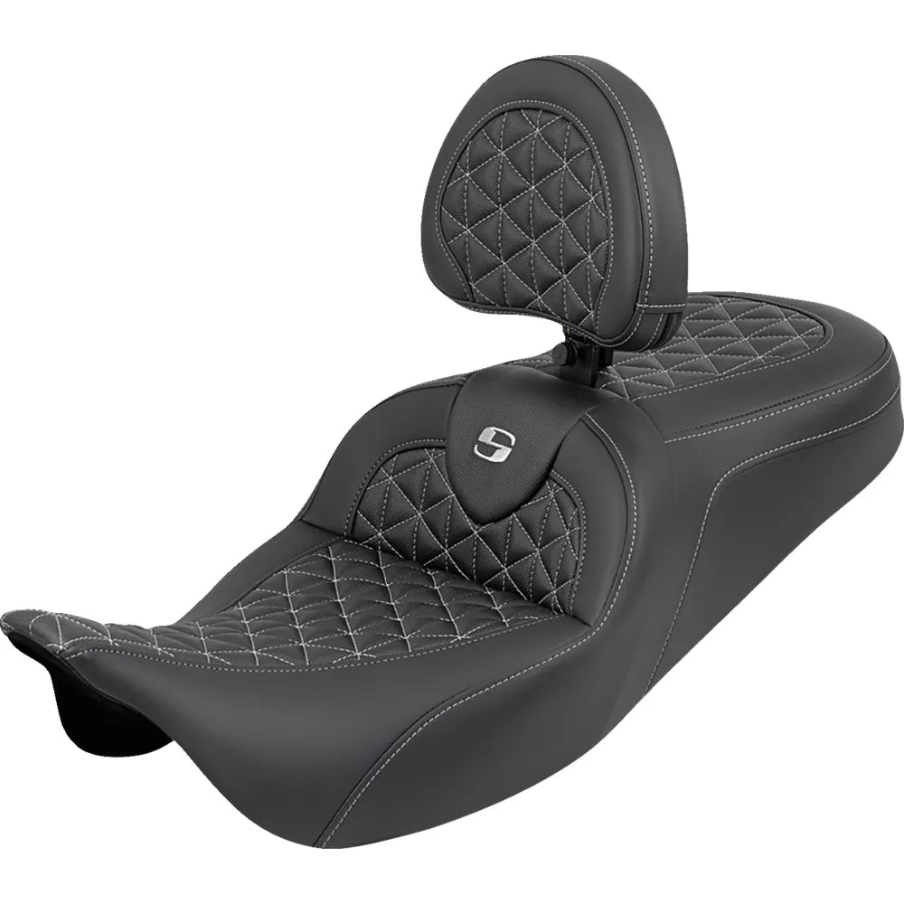 Asiento RoadSofa™ Tri Gripper - Asiento RoadSofa™ Tri Gripper - Alcance estándar - Costura plateada - con respaldo - FLH/FLT '08-'25