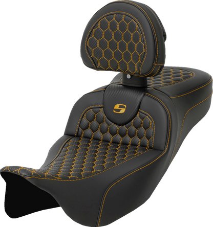 Asiento Honeycomb Roadsofa™ - Asiento RoadSofa™ - Honeycomb - Costura dorada - con respaldo - Alcance extendido - FLH/FLT '08-'24