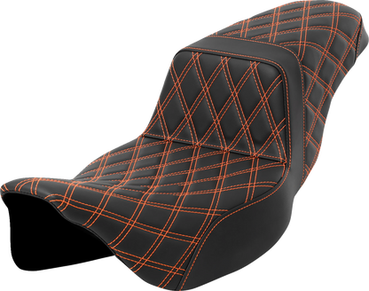Asiento subido con costura de celosía - Asiento subido con costura de celosía - Puntada naranja - Alcance extendido - FLH/FLT '08-'23
