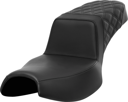 Asiento elevado - Costura de celosía trasera - Asiento elevado - Costura de celosía trasera - Alcance extendido - Challenger '20-'24