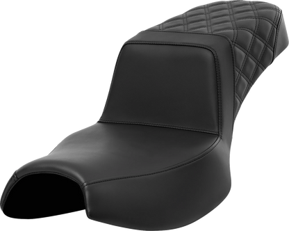 Asiento elevado - Costura de celosía trasera - Asiento elevado - Costura de celosía trasera - Alcance extendido - Challenger '20-'24