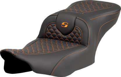 Asiento Dragon Scale Stitch RoadSofa™ - Asiento Roadsofa™ - Dragon Scale Stitch - Punto naranja - sin respaldo - FLTR/FLHX '23-'24