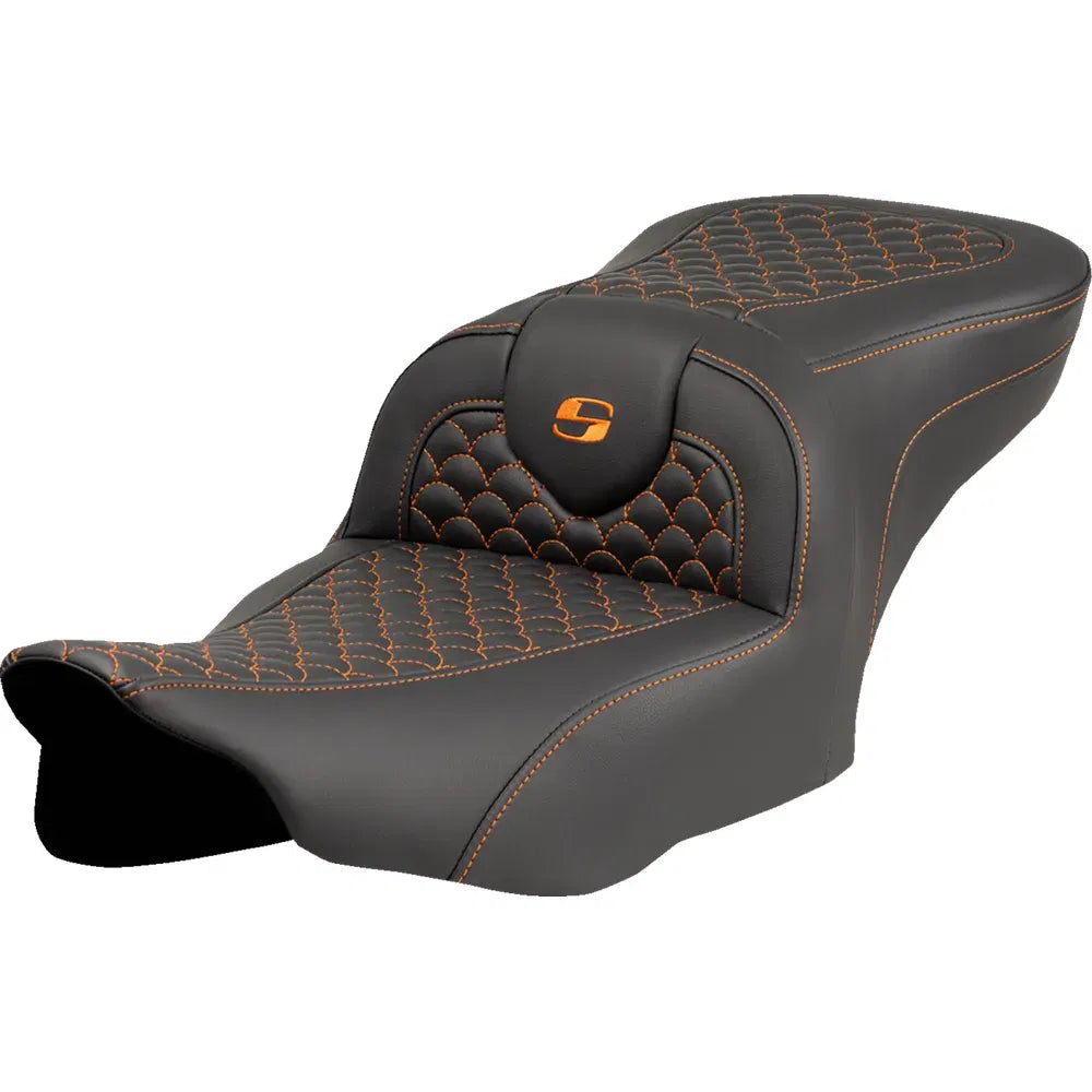 Asiento Dragon Scale Stitch RoadSofa™ - Asiento Roadsofa™ - Dragon Scale Stitch - Punto naranja - sin respaldo - FLTR/FLHX '23-'24