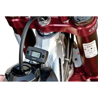 Montaje del perno del tanque de gasolina para el contador de horas