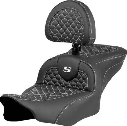 Asiento Dragon Scale Stitch RoadSofa™ - Asiento Roadsofa™ - Dragon Scale Stitch - Punto blanco - con respaldo - FLTR/FLHX '23-'24
